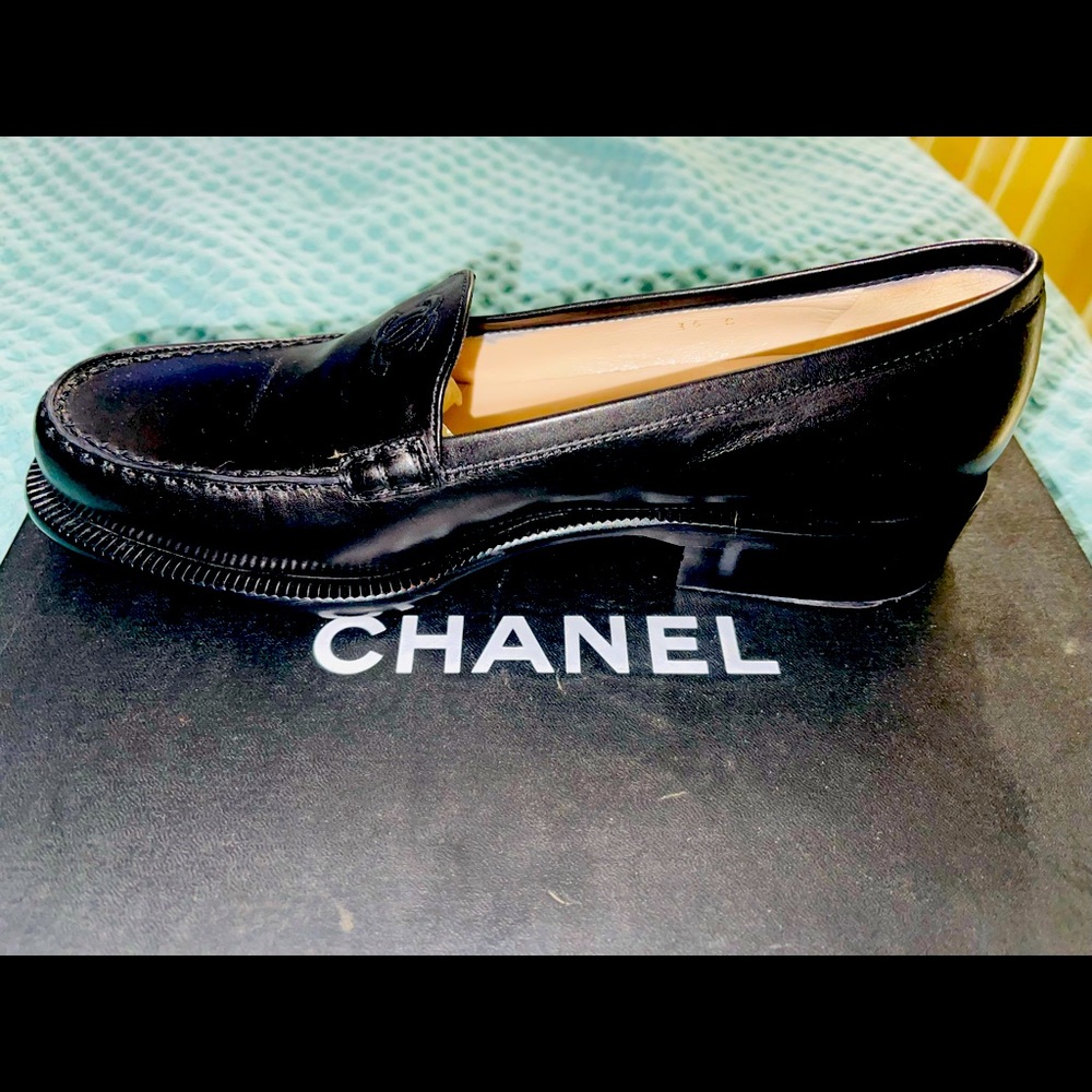 Black vintage Channel flats size 35